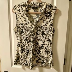 Beautiful Women’s Top in excellent condition!